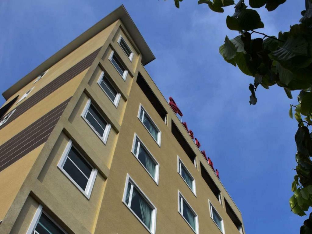 Caspari Hotel Тампин Екстериор снимка